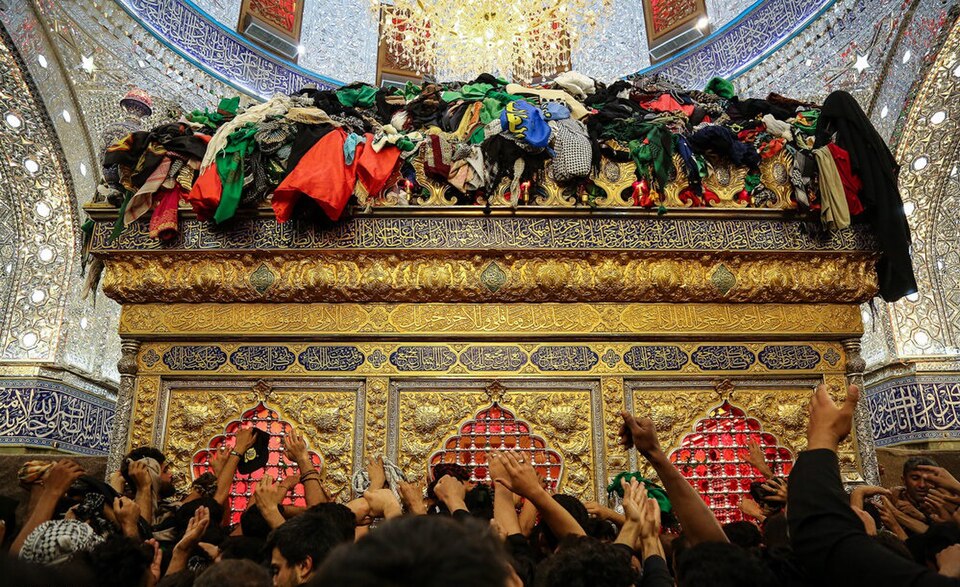 فضای داخلی حرم امام حسین